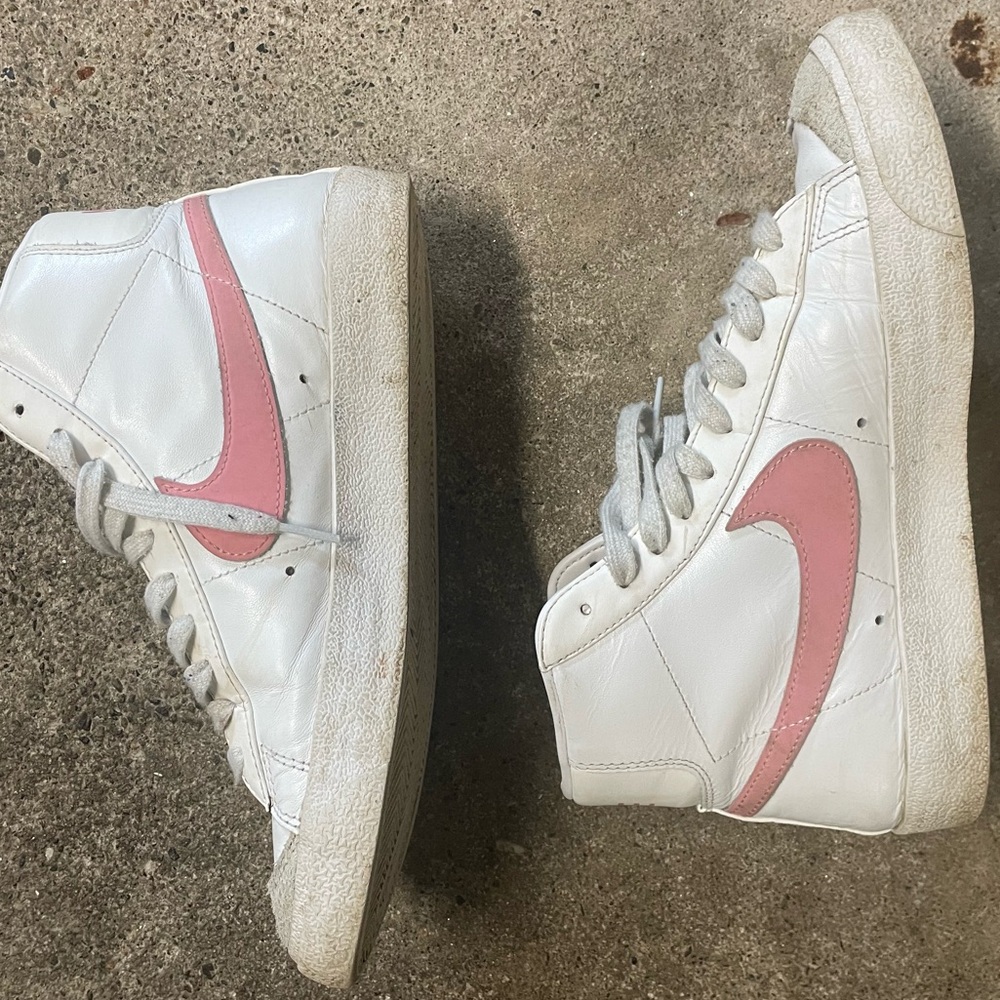 Nike Blazers Women’s size 9